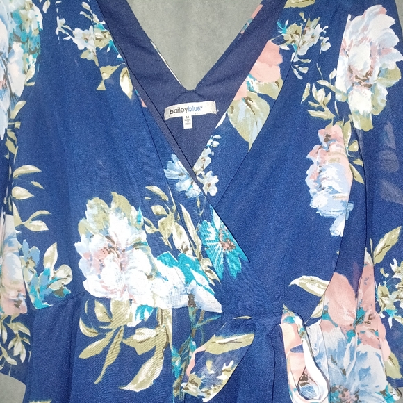 FLORAL SHORTS ROMPER - Picture 3 of 13